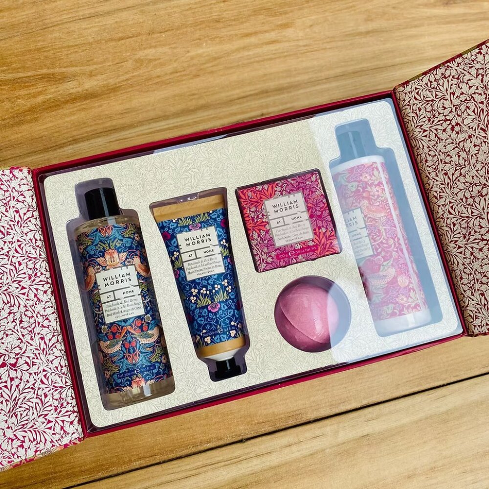William Morris Strawberry Thief Patchouli & Red Berry Body Care Set 5pc
